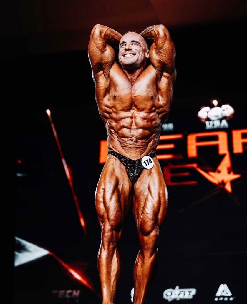 Bodybuilding competitor showing his stage spray tan at Heart of Texas